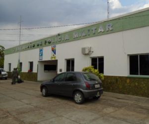Homem agride esposa e filho com pedaço de madeira em Floriano