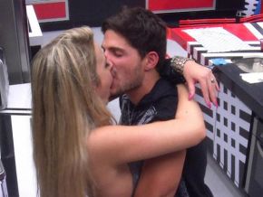 André e Fernanda finalmente se beijam