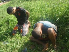 Força Tática prende dois homens após roubar bolsa de mulher em Floriano