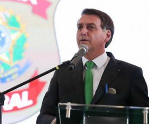 Bolsonaro deve anunciar nesta terça saída do PSL em reunião com aliados