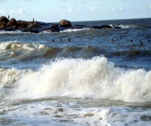 Marinha emite alerta de ressaca com ondas de até 3 metros no Piauí