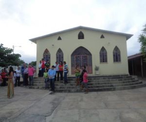 Fieis participam da abertura do tríduo de Santo Antônio em Floriano