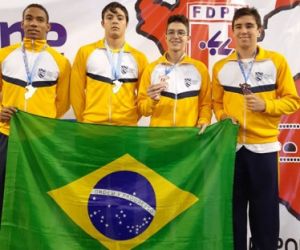 Joabe Carvalho conquista bronze com revezamento do Brasil na Copa Pacífico de Natação