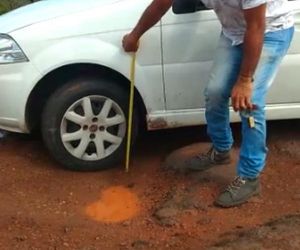 Em vídeo, morador mostra buracos de 30 cm de profundidade na PI-113