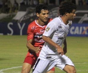 Vica cogita chance de adeus e analisa time após goleada: "Falta muita coisa"