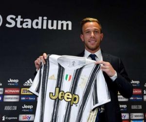 Brasileiro Arthur e companheiros de Juventus são flagrados em festa e multados