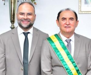 Posse do prefeito Antônio Reis e do vice Joab Curvina marca início de nova gestão em Floriano