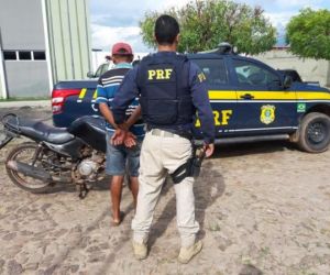 PRF prende condutor que estava com moto roubada na BR-343