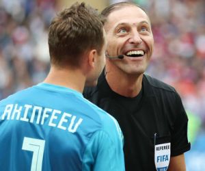 Árbitro da abertura da Copa também vai apitar final entre França e Croácia