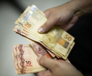 13º salário deve injetar R$ 211,2 bilhões na economia