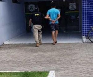 PRF prende homem por porte ilegal de arma e posse de droga em Parnaíba
