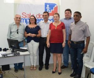 Consultora do Sebrae apresenta serviços da Sala do Empreendedor para servidores municipais