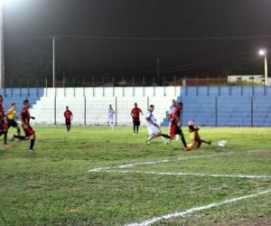 Beto puxa orelha por defesa desatenta e quer vaga na final com antecedência