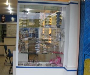 Ótica tem vidraça quebrada e relógios furtados no Centro de Floriano