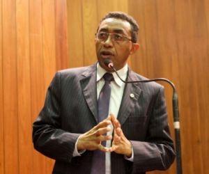 Joel Rodrigues renuncia mandato para assumir prefeitura de Floriano