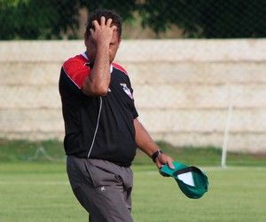 Zé Teodoro define equipe e dá pistas de esquemas que deve utilizar sábado