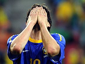 Inconsolável, Kaká afirma: 'Não tem brasileiro mais triste do que o grupo'