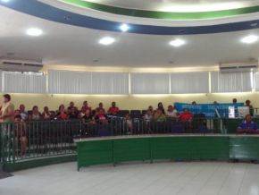 Moradores fazem manifestação por legalização de casas invadidas