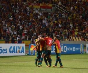 Série C: Sampaio Corrêa bate Fortaleza e assume primeiro lugar