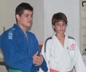 Judoca perde 10 kg em três semanas para disputar torneio e conquista prata