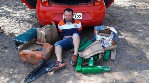 Condutor detido em Floriano afirma que desconhecia presen&ccedil;a de droga no ve&iacute;culo.(Imagem:For&ccedil;a T&aacute;tica)