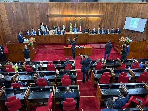 Governador sanciona plano de cargos e salários para servidores da Alepi; veja áreas
