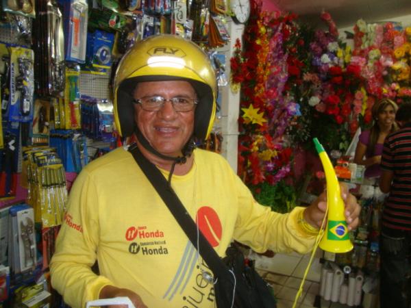 AMARELINHO NAS COMPRAS(Imagem:REDA&Ccedil;AO)