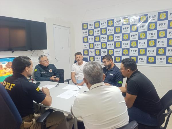 Força-tarefa discute intervenções para reduzir acidentes na rotatória da TV Alvorada, em Floriano