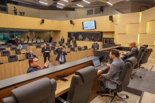 Presidente convida servidores para apresentação das novas instalações do plenário