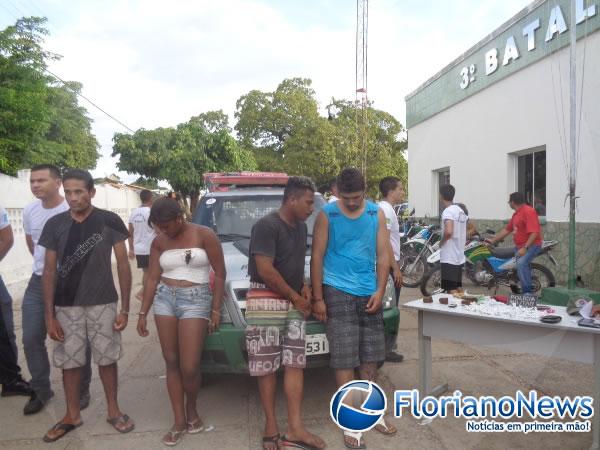 Pol&iacute;cia prende quatro suspeitos de tr&aacute;fico de drogas em Floriano.(Imagem:FlorianoNews)