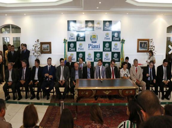 Governador empossa 6 coordenadores e ida de Pablo Santos para a Fundação é adiada