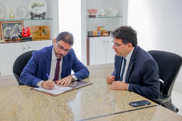 Rafael Fonteles homologa resultado oficial de concurso da Procuradoria Geral do Estado