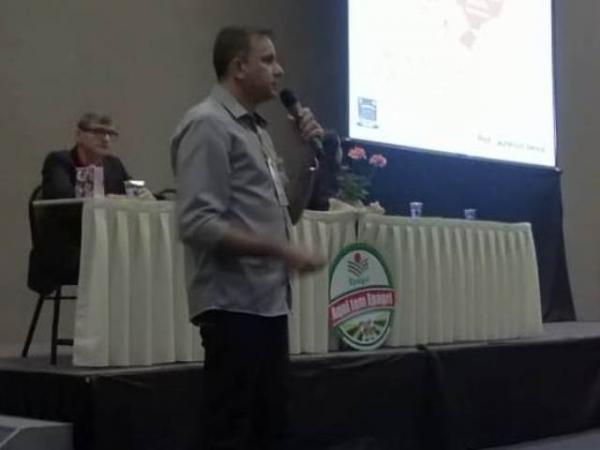 Professor de Floriano ministra palestra em Congresso Brasileiro de Apicultura em Joinvile