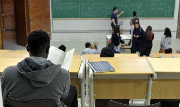 Cursos populares para concurso público podem despertar para política