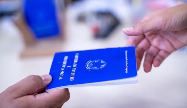 Desemprego cai a 5,2% em novembro, menor taxa da série histórica do IBGE