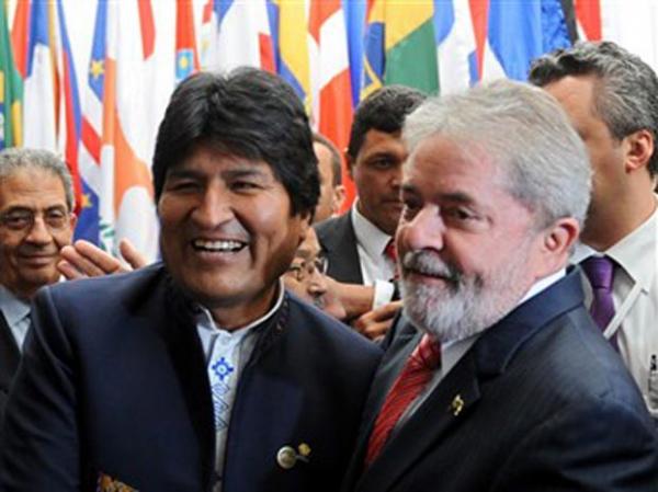 Os presidentes da Bol&iacute;via, Evo Morales, e do Brasil, Lula, durante encontro na sexta-feira (28) no Rio de Janeiro(Imagem:Ap.)