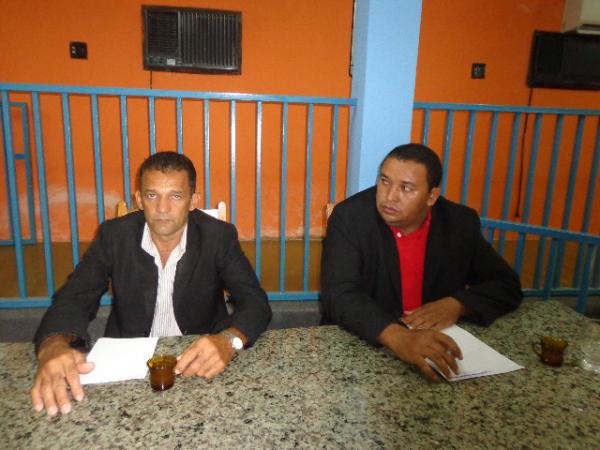 Vereadores discutem of&iacute;cios enviados pelas Secretarias Municipais de Bar&atilde;o de Graja&uacute;.(Imagem:FlorianoNews)