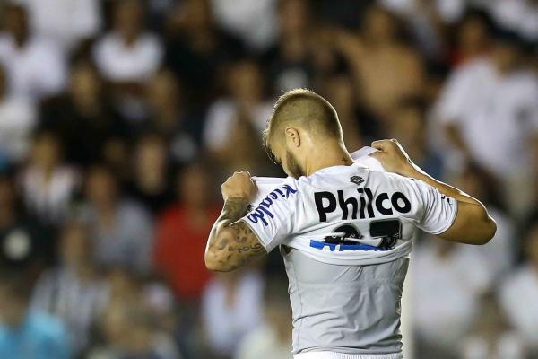 Eduardo Sasha, do Santos, contra o Bragantino(Imagem:GUILHERME DION&iacute;ZIO/C&Oacute;DIGO19/ESTAD&Atilde;O CONTE&Uacute;DO)
