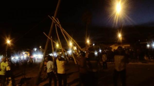  Prociss&atilde;o e missa campal encerram os festejos de Nossa Senhora de Nazar&eacute;.(Imagem:FlorianoNews)