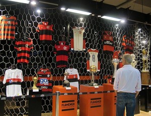 Fla faz 100 anos de futebol com réplica de taça