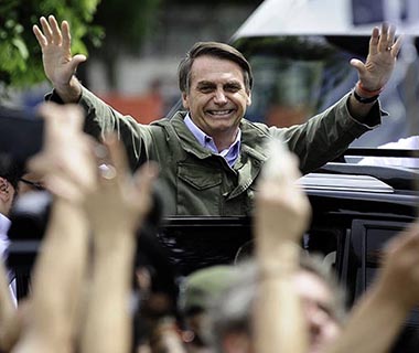 Bolsonaro diz que vai trabalhar por um país em que todos sejam felizes