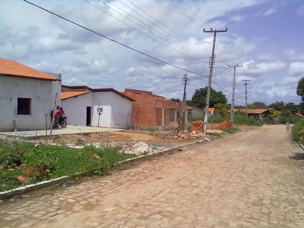 Morador indignado denuncia situa&ccedil;&atilde;o prec&aacute;ria de ruas no bairro Princesa do Sul.(Imagem:Robson Pires Borges)