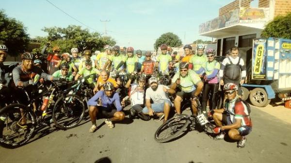 Atletas participam de corrida da 3ª etapa do Campeonato Barão Enduros