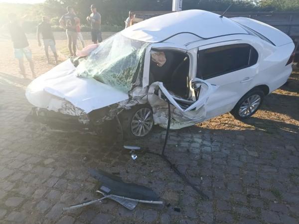 Colisão entre carros deixa dois mortos na PI-243, em Belém do Piauí
