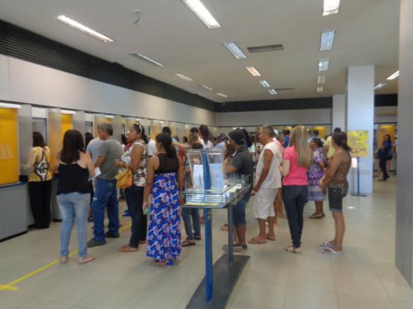 Ministério Público fiscaliza agências bancárias da cidade de Floriano