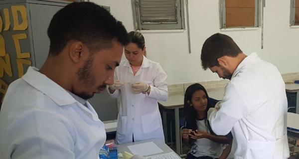 Curso de Farmácia da FAESF participa do projeto "Semana presente"