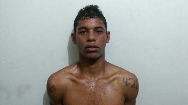Força Tática prende homem portando arma de fogo em supermercado no centro de Floriano.(Imagem:Divulgação/Força Tática)