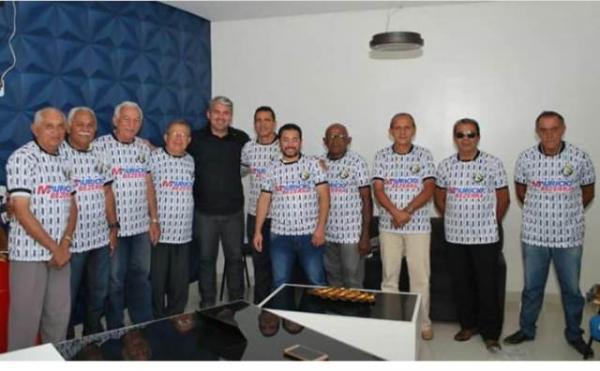 Servidores da Câmara de Floriano são presenteados com camisa do Cori-Sabbá Master