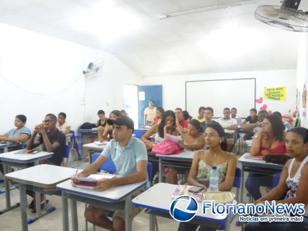 Alunos das escolas estaduais de Floriano se preparam para o Enem.(Imagem:FlorianoNews)