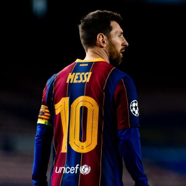Barcelona anuncia saída de Messi